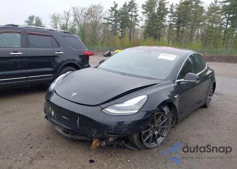 2018 Tesla Model 3 Long Range/Performance z USA, uszkodzony, nr VIN 5YJ3E1EB3JF064096